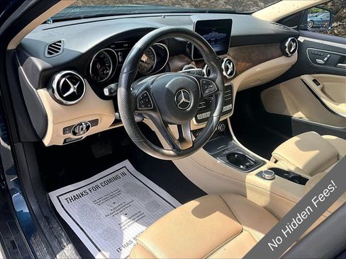 Used 2020 Mercedes-Benz GLA 250 4MATIC w/ Premium Package image 12