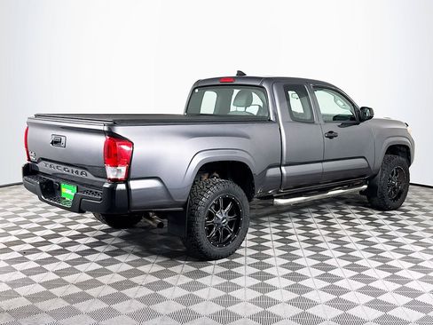 Used 2017 Toyota Tacoma SR AWD/4WD image 8