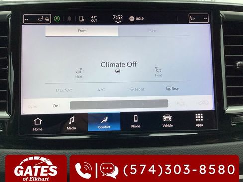 Used 2024 Chrysler Pacifica Touring-L image 21