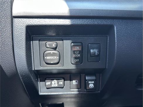 Used 2020 Toyota Tundra SR5 w/ SR5 Upgrade Package AWD/4WD image 27