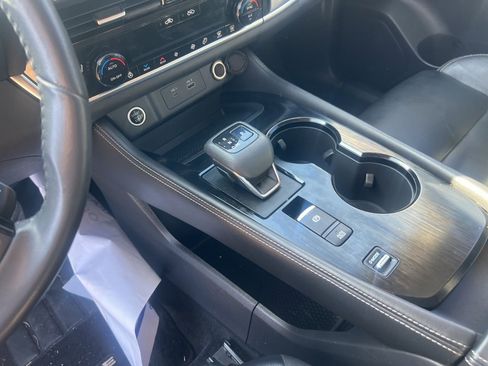 Used 2021 Nissan Rogue SL image 10