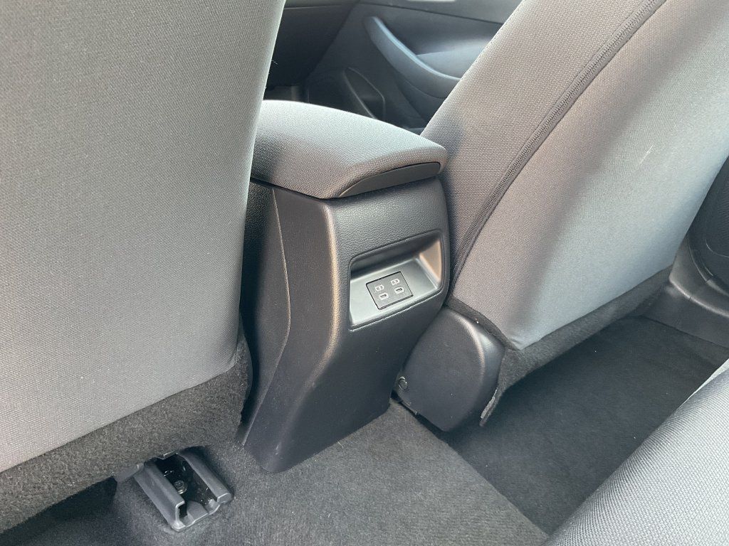 Used 2025 Toyota Corolla LE FWD image 18