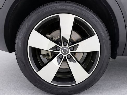 Used 2019 Volvo XC40 T5 Momentum image 34