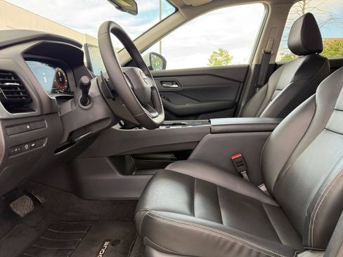 Used 2026 Nissan Rogue SL FWD image 28
