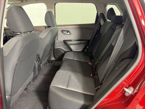 Used 2023 Nissan Rogue SV image 7