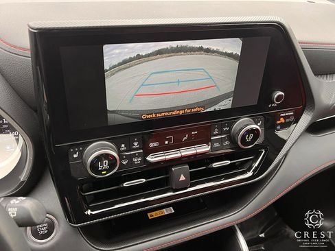 Used 2024 Toyota Highlander XSE image 18