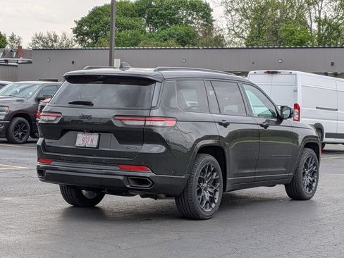 Used 2024 Jeep Grand Cherokee L Summit w/ Advanced Protech Group IV AWD/4WD image 7