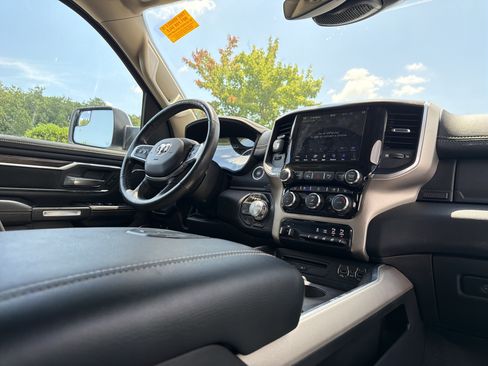 Used 2019 RAM 1500 Laramie AWD/4WD image 6