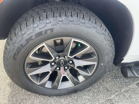 Used 2024 Chevrolet Tahoe Z71 w/ Luxury Package image 11