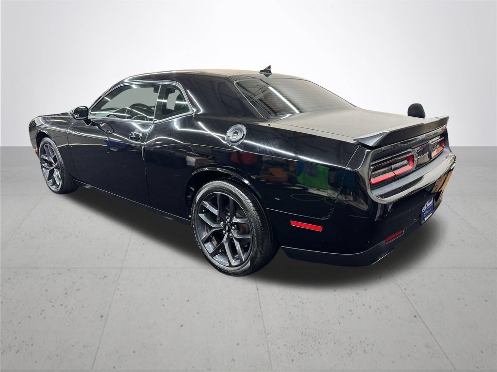 Used 2019 Dodge Challenger SXT w/ Blacktop Package RWD image 4