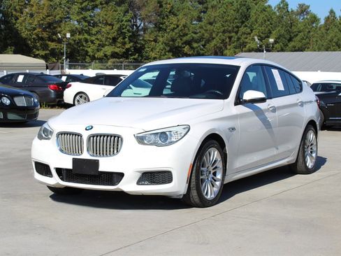 Used 2015 BMW 550i Gran Turismo xDrive image 3