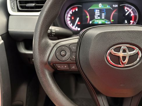 Used 2025 Toyota RAV4 XLE FWD image 23