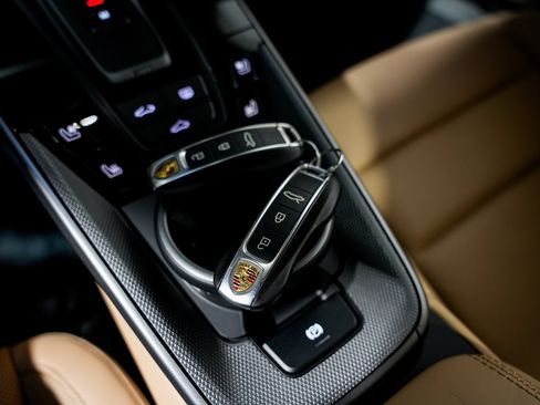 Used 2020 Porsche 911 Carrera 4S AWD/4WD image 19