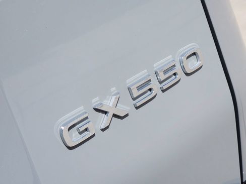 Used 2024 Lexus GX 550 w/ Accessory Package (Z1) AWD/4WD image 8