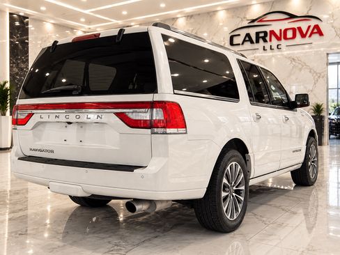 Used 2017 Lincoln Navigator L Select RWD image 5