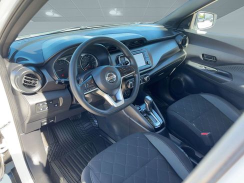Used 2020 Nissan Kicks S image 4