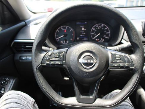Used 2024 Nissan Altima 2.5 S FWD image 9