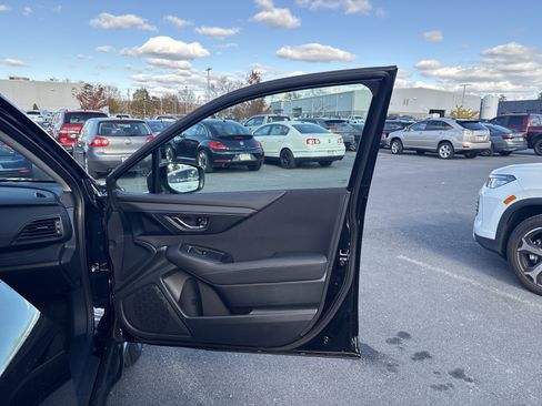 Used 2025 Subaru Outback Premium image 21