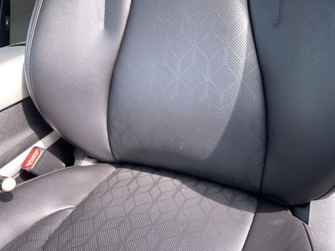 Used 2023 Kia Carnival EX FWD image 19