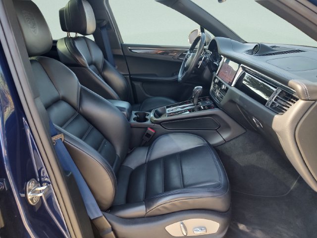 Used 2023 Porsche Macan Turbo AWD/4WD image 29
