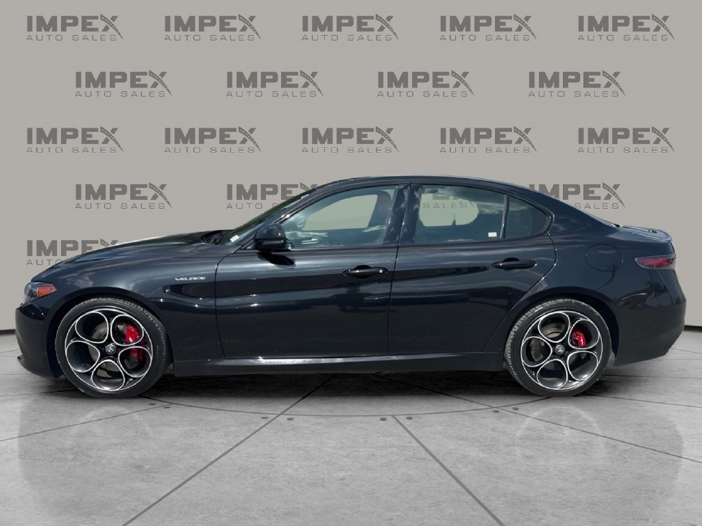 Used 2024 Alfa Romeo Giulia Veloce RWD image 2