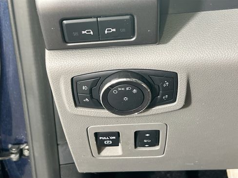 Used 2019 Ford F150 XLT w/ Equipment Group 302A Luxury AWD/4WD image 10