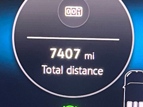 Certified 2025 Volkswagen Tiguan SE image 23