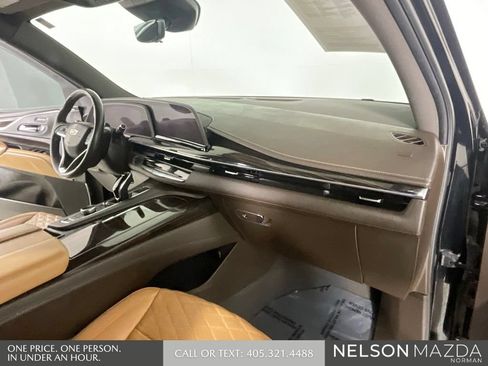 Used 2024 Cadillac Escalade ESV Sport w/ LPO, ONYX Package AWD/4WD image 32