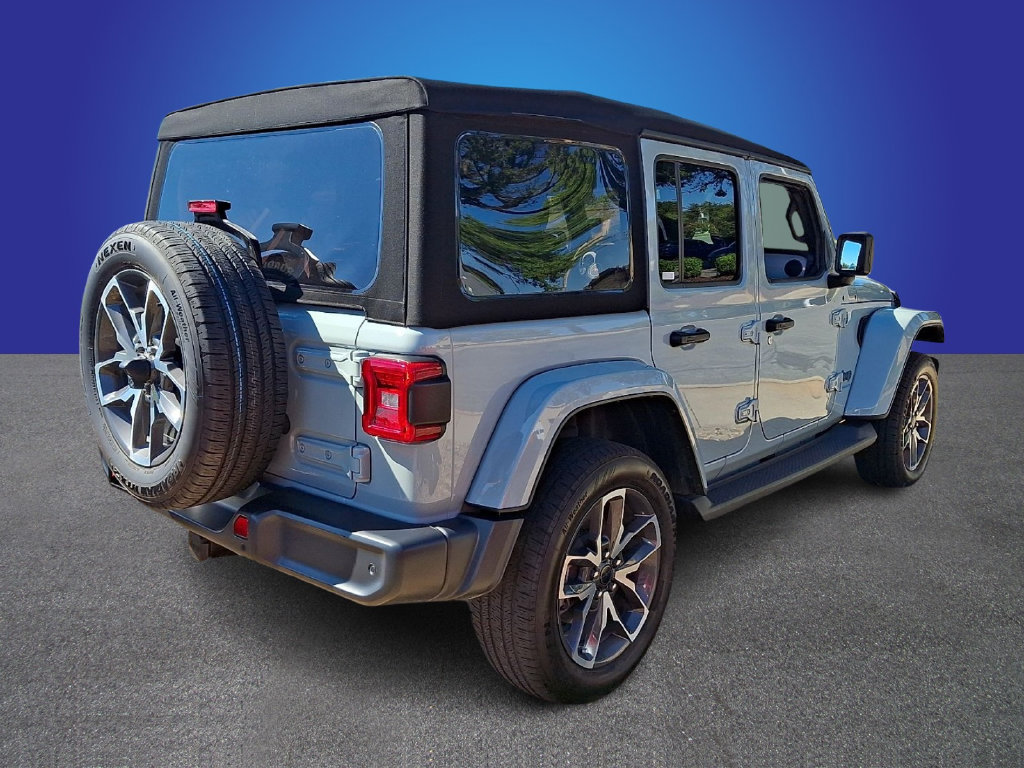 Used 2024 Jeep Wrangler Unlimited w/ Convenience Group AWD/4WD image 4