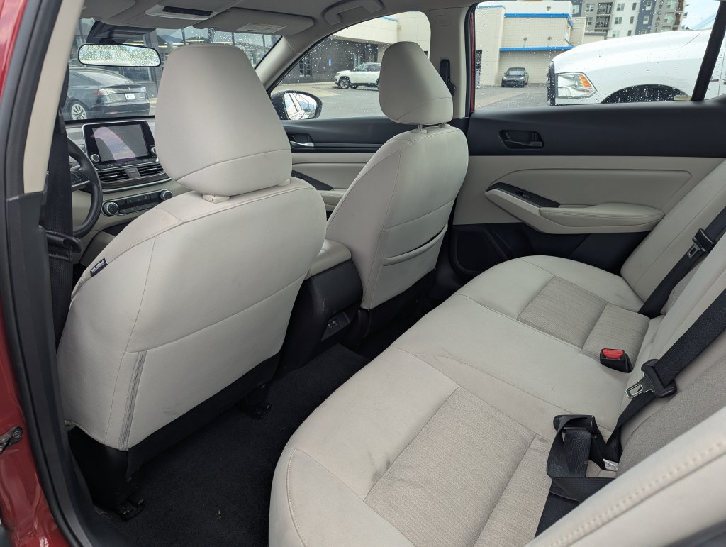 Used 2025 Nissan Altima 2.5 SV FWD image 27