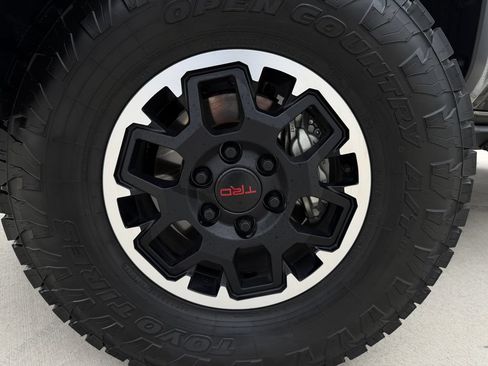 Used 2026 Toyota Tacoma TRD Off-Road AWD/4WD image 9