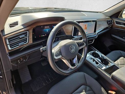 Used 2025 Volkswagen Atlas SE FWD image 10