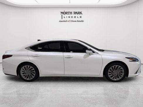 Used 2025 Lexus ES 350 Ultra Luxury w/ Accessory Package (Z2) FWD image 11