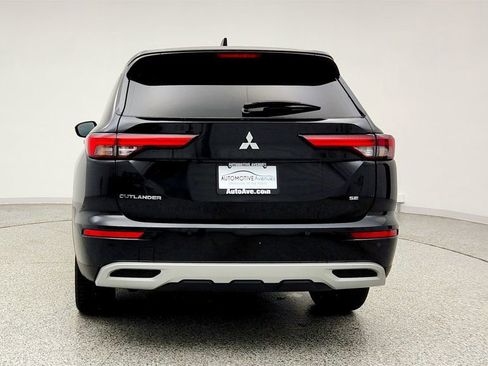 Used 2024 Mitsubishi Outlander SE image 6