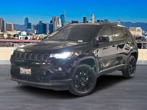 Used 2025 Jeep Compass Latitude w/ Altitude Special Edition image 2