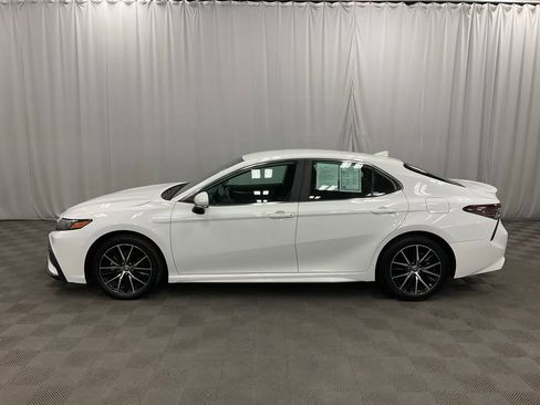 Used 2024 Toyota Camry SE image 12