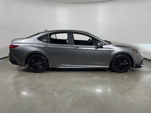 Used 2025 Toyota Camry SE FWD image 2
