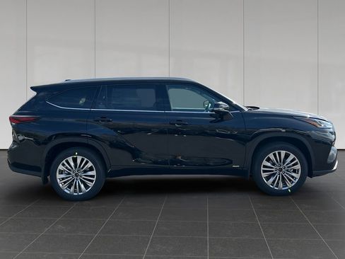New 2026 Toyota Highlander Platinum AWD/4WD image 6