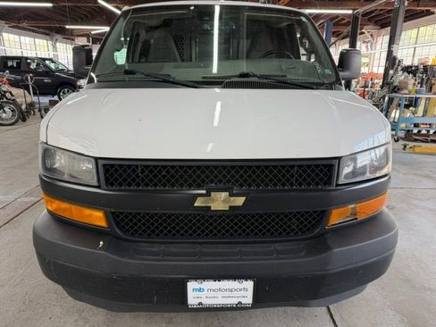 Used 2021 Chevrolet Express 3500 Extended w/ Driver Convenience Package RWD image 8