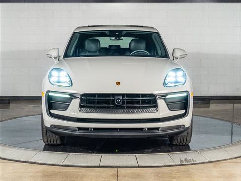 Certified 2026 Porsche Macan AWD/4WD image 6