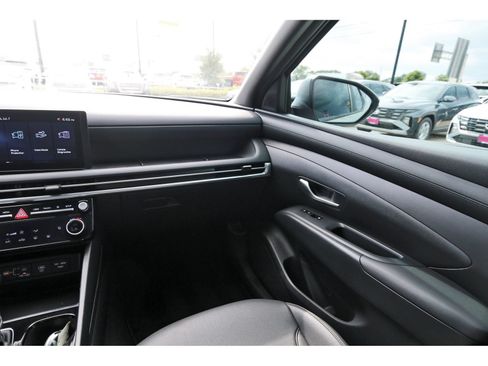 Certified 2025 Hyundai Santa Cruz SEL FWD image 12