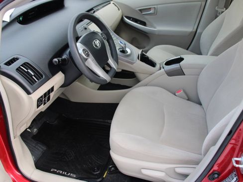 Used 2015 Toyota Prius Three image 11