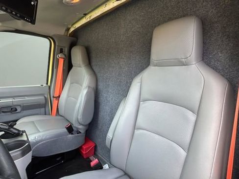 Used 2022 Ford E-450 and Econoline 450 Super Duty RWD image 23