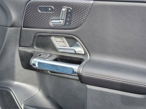 Certified 2025 Mercedes-Benz GLB 250 4MATIC image 21
