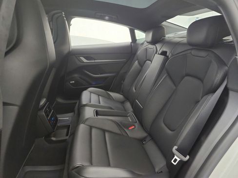 Used 2021 Porsche Taycan image 15