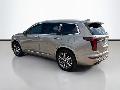 Used 2022 Cadillac XT6 Premium Luxury w/ Technology Package image 5