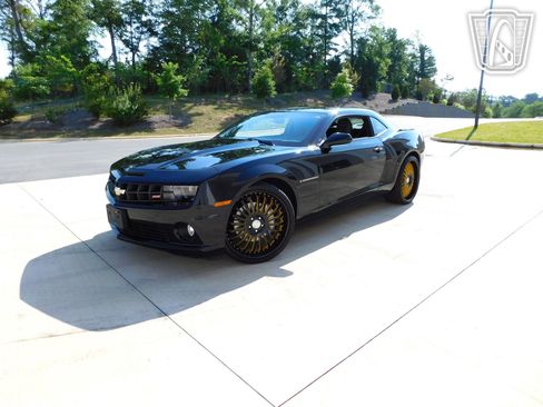 Used 2013 Chevrolet Camaro SS w/ RS Package RWD image 2