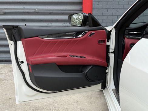 Used 2022 Maserati Quattroporte Modena Q4 image 11