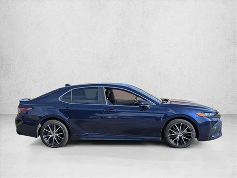 Used 2021 Toyota Camry SE image 4