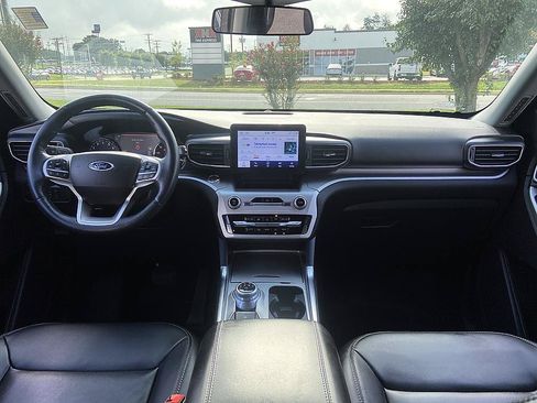Used 2022 Ford Explorer XLT w/ Equipment Group 202A AWD/4WD image 29